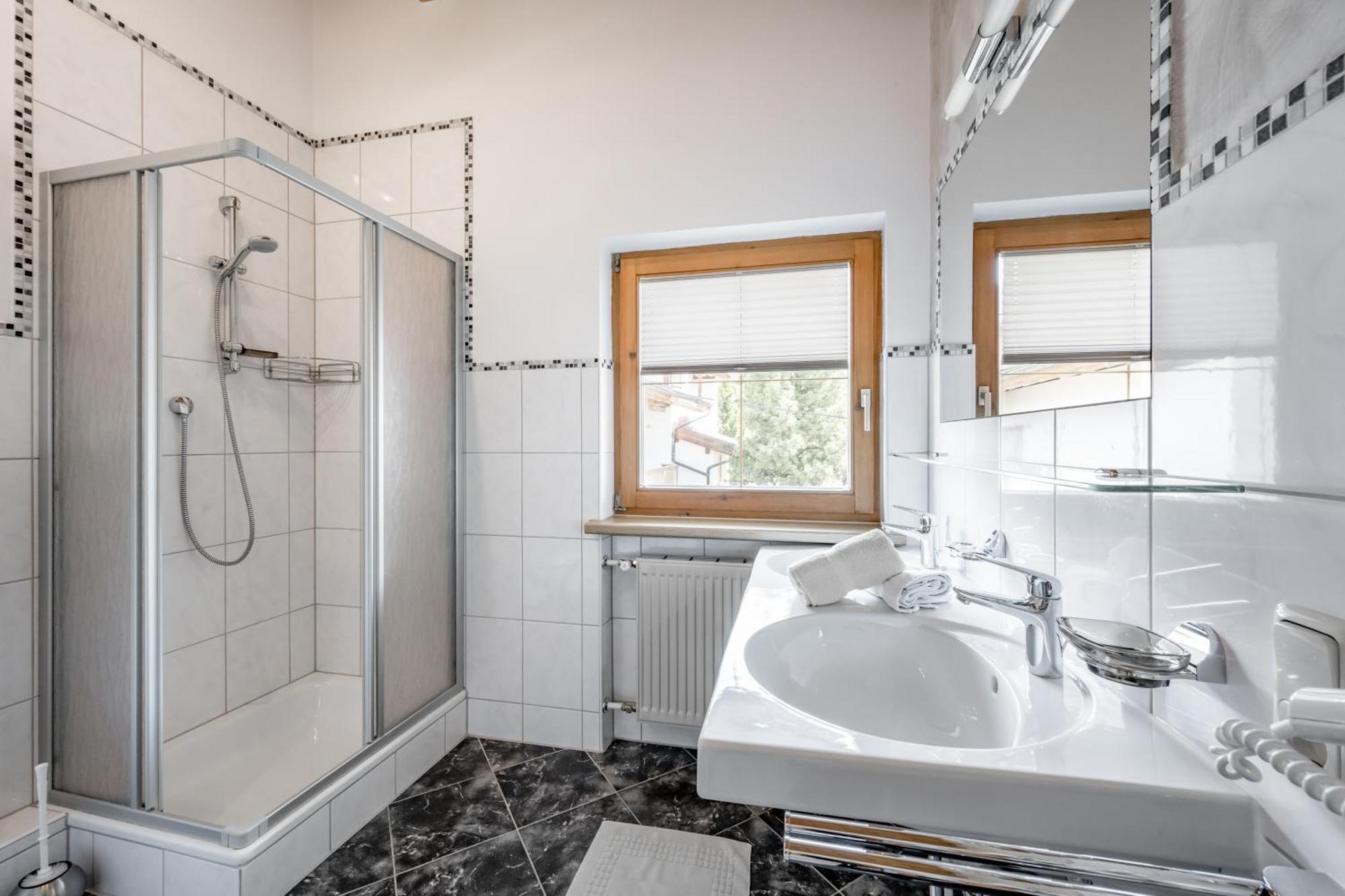 Platoell Homes Зерфаус Екстериор снимка