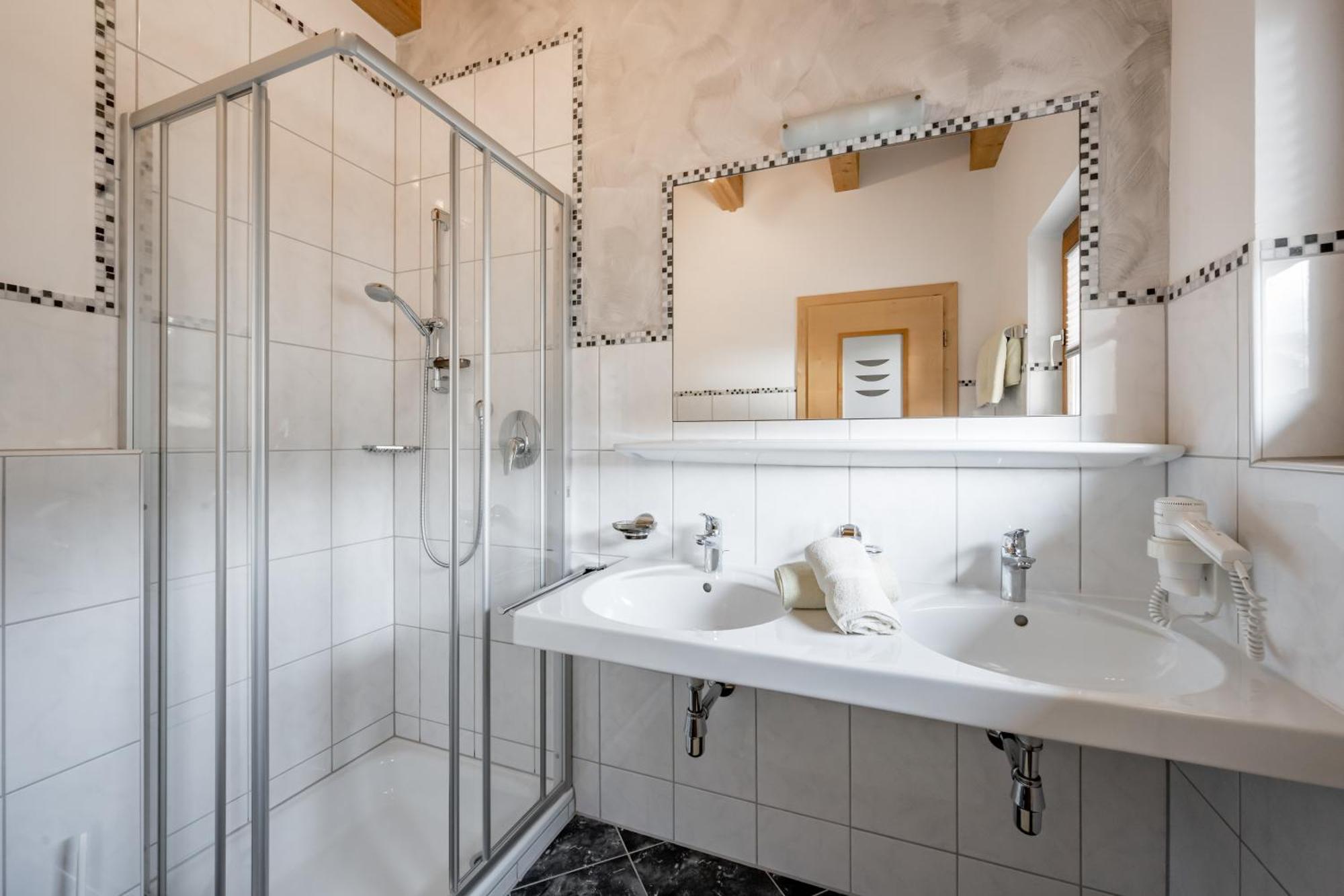 Platoell Homes Зерфаус Екстериор снимка